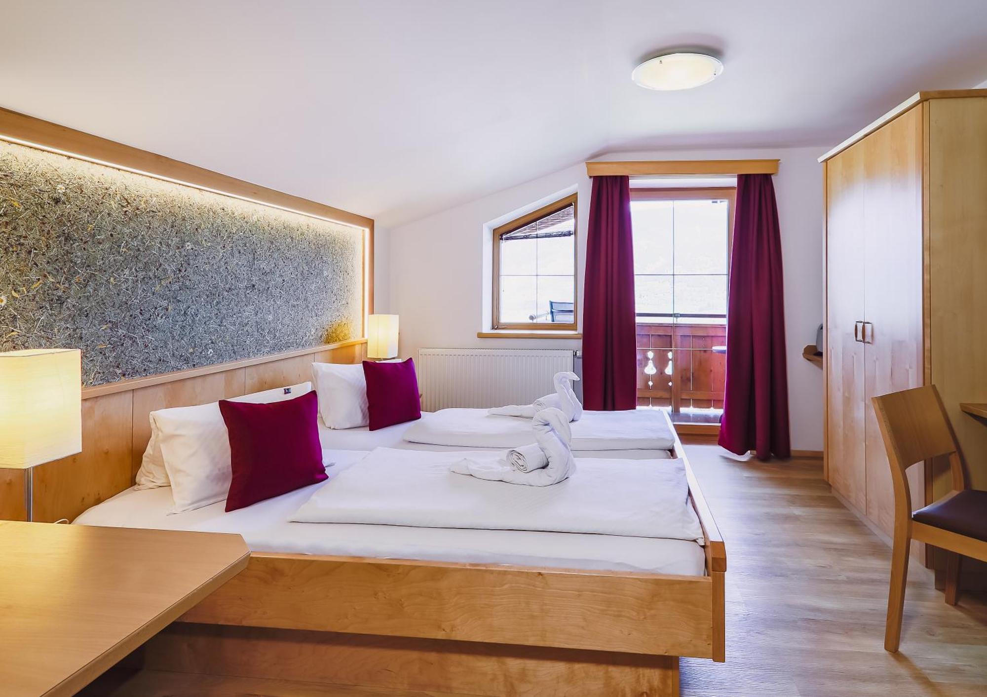 Panorama Hotel Guggenbichl - Inkl Sommerkarte, Einmaliger Eintritt Ins Tauern Spa & Bester Ausblick Ueber Kaprun Exterior foto