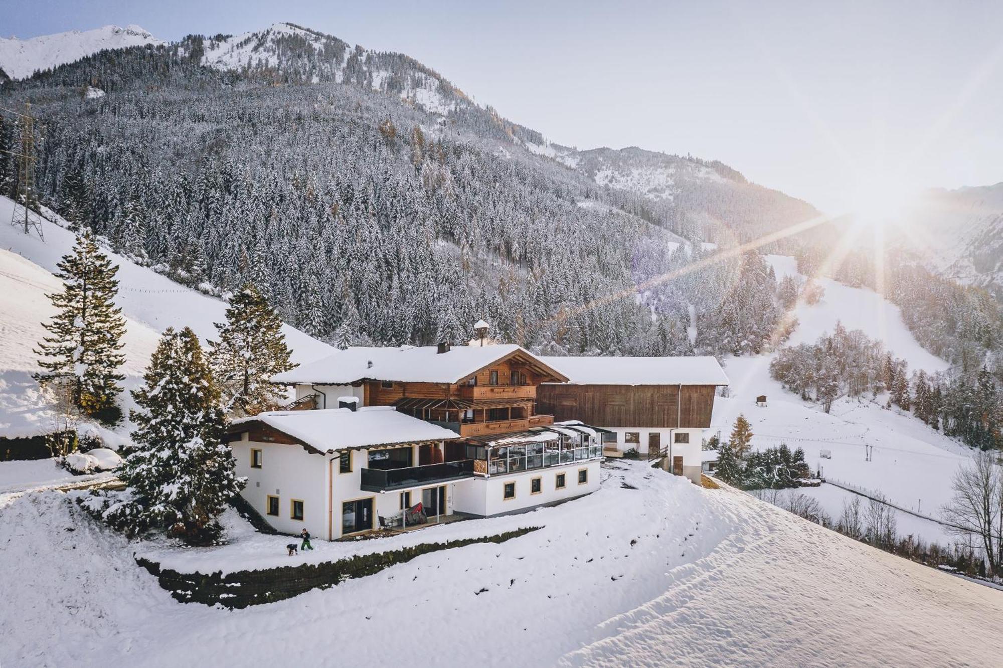 Panorama Hotel Guggenbichl - Inkl Sommerkarte, Einmaliger Eintritt Ins Tauern Spa & Bester Ausblick Ueber Kaprun Exterior foto